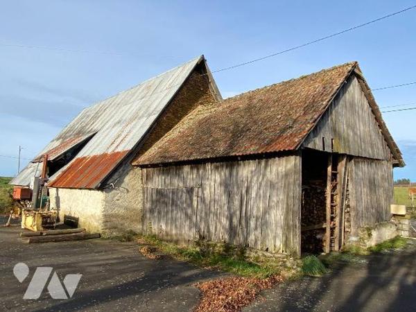 ARNAC, sur terrain d'environ de 6100 m², maison en pierre comprenant s/sol chaufferie avec chau...