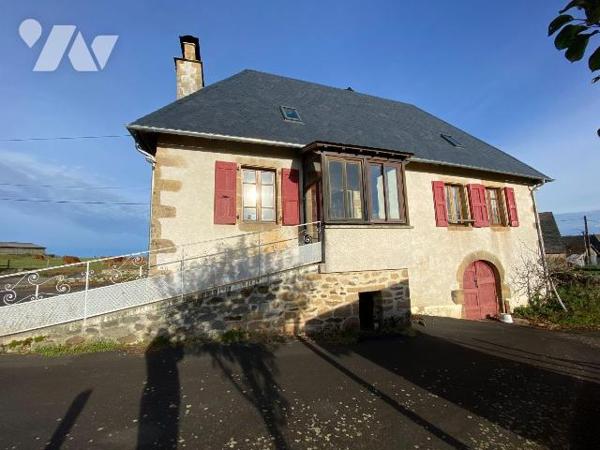 ARNAC, sur terrain d'environ de 6100 m², maison en pierre comprenant s/sol chaufferie avec chau...