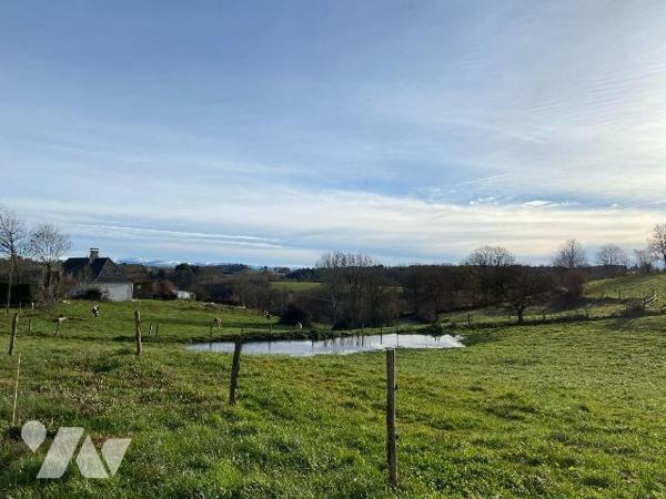 ARNAC, sur terrain d'environ de 6100 m², maison en pierre comprenant s/sol chaufferie avec chau...