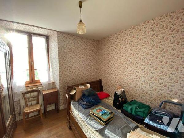 ARNAC, sur terrain d'environ de 6100 m², maison en pierre comprenant s/sol chaufferie avec chau...