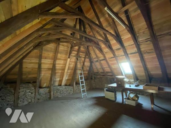 ARNAC, sur terrain d'environ de 6100 m², maison en pierre comprenant s/sol chaufferie avec chau...