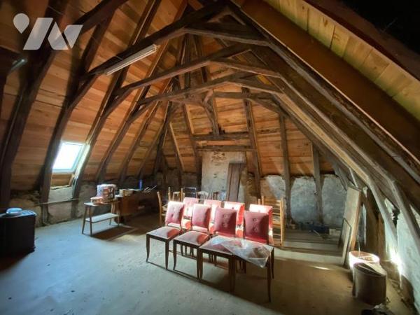 ARNAC, sur terrain d'environ de 6100 m², maison en pierre comprenant s/sol chaufferie avec chau...