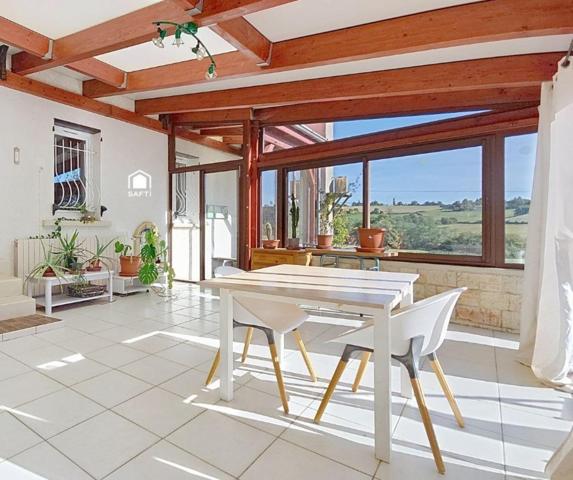 Maison familiale avec vue et calme.