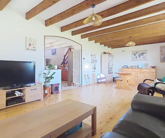 Maison familiale avec vue et calme.