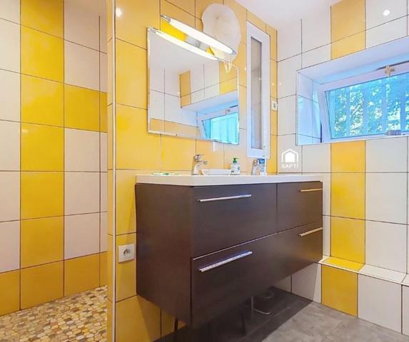 Maison familiale avec vue et calme.