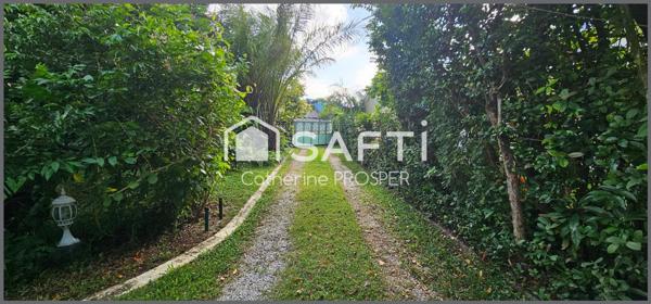 MAISON SEMI-MITOYENNE A VENDRE A KOUROU