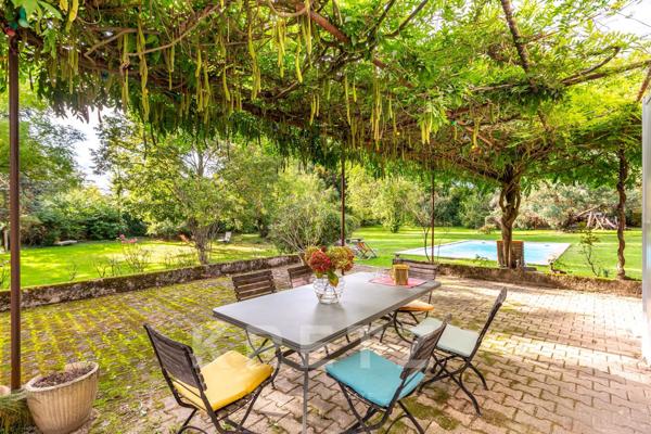 Maison de charme au cœur d’un parc arboré
