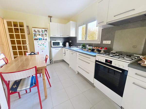 FRUGY- Elégante maison familiale 169m2 & son superbe jardin clos , Quimper