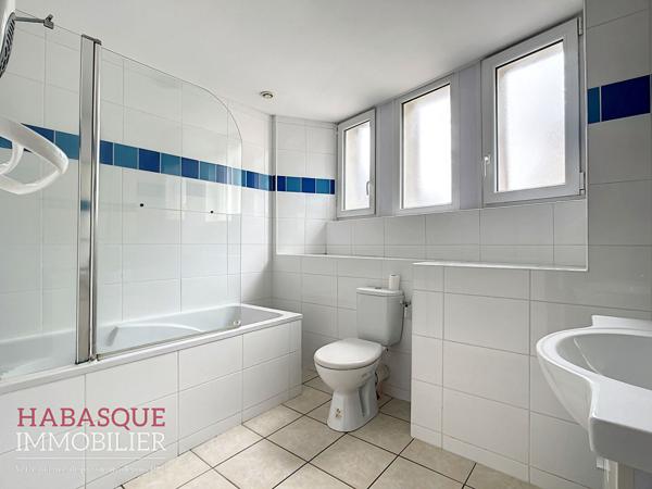 Appartement T3 de 54 m² au centre ville de LESNEVEN , Lesneven