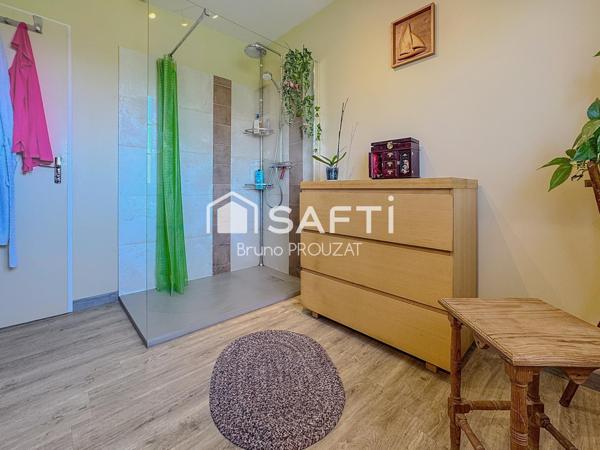 Superbe maison avec piscine et double garage