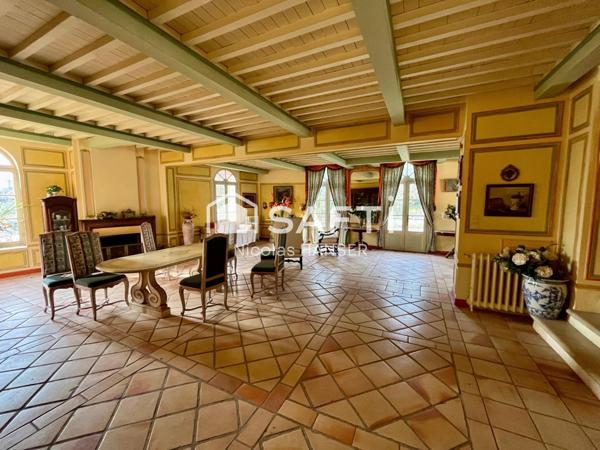 Domaine du 17ème siècle de 1000m2 habitables sur 36 hectares