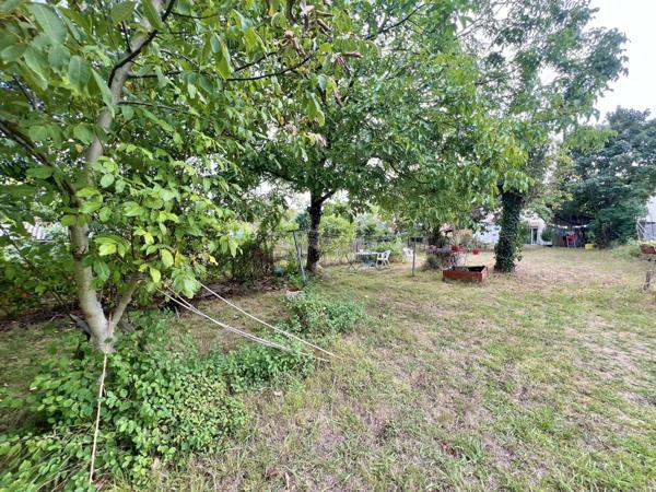 MAISON 2 LOGEMENTS PROCHE CENTRE AVEC GRAND JARDIN ET PUITS