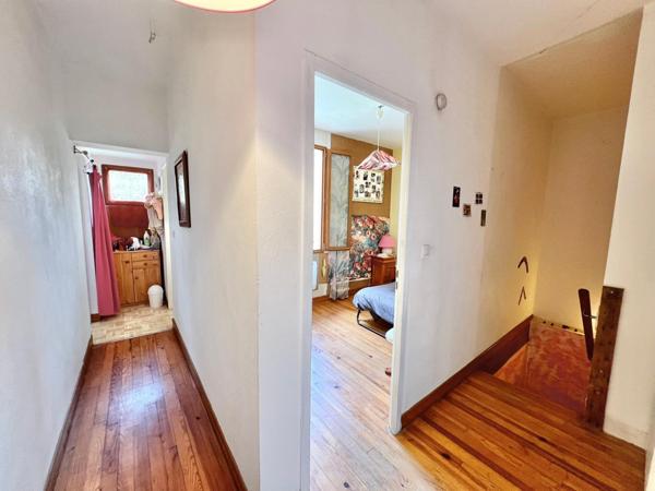 MAISON 2 LOGEMENTS PROCHE CENTRE AVEC GRAND JARDIN ET PUITS