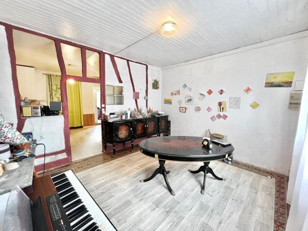 MAISON 2 LOGEMENTS PROCHE CENTRE AVEC GRAND JARDIN ET PUITS