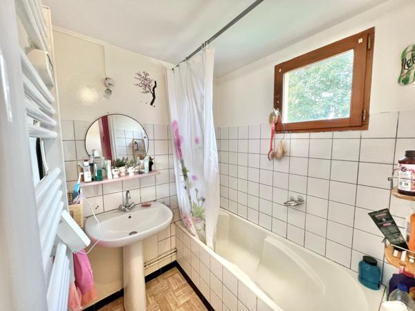 MAISON 2 LOGEMENTS PROCHE CENTRE AVEC GRAND JARDIN ET PUITS