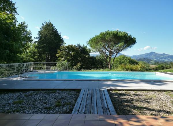 IRATZIAN Une maison généreuse, pensée pour recevoir à Cambo les bains