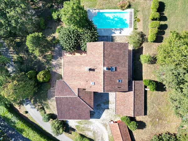 IRATZIAN Une maison généreuse, pensée pour recevoir à Cambo les bains