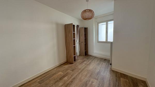 NIORT - Quartier hôpital appartement rez-de-chaussée de 56m² avec cour et garage