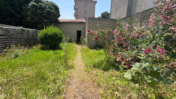 NIORT - Quartier hôpital appartement rez-de-chaussée de 56m² avec cour et garage