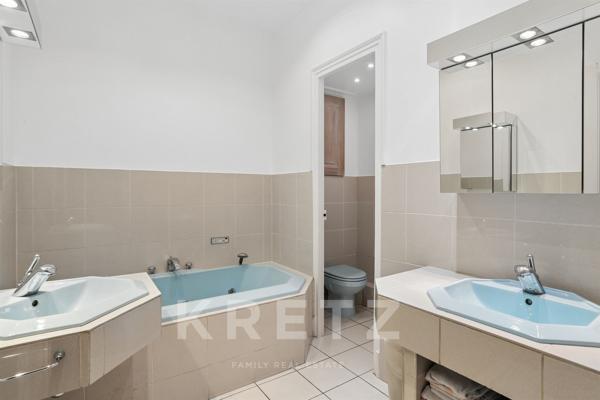 Une adresse iconique de la rive gauche : 170m2 de charme et de volumes