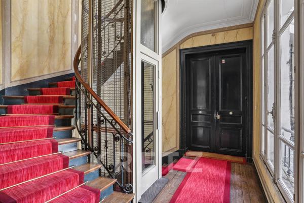 Une adresse iconique de la rive gauche : 170m2 de charme et de volumes