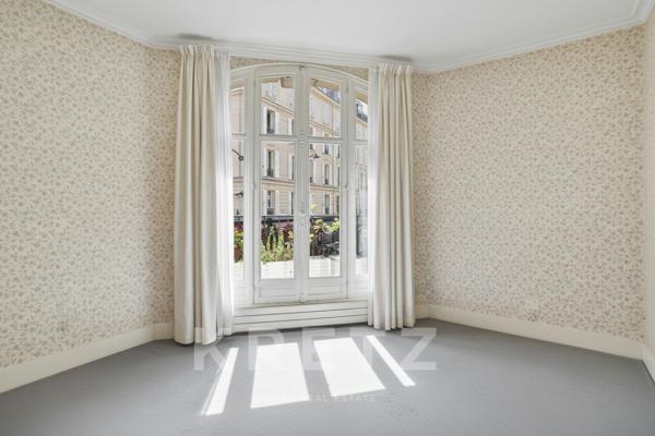 Une adresse iconique de la rive gauche : 170m2 de charme et de volumes