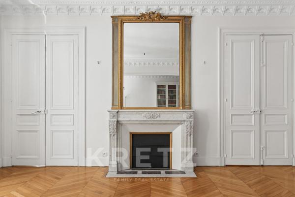 Une adresse iconique de la rive gauche : 170m2 de charme et de volumes