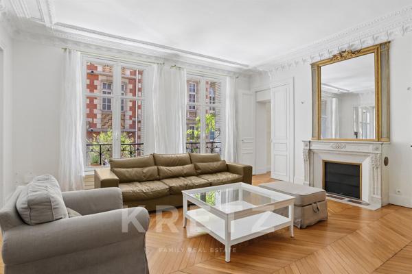 Une adresse iconique de la rive gauche : 170m2 de charme et de volumes