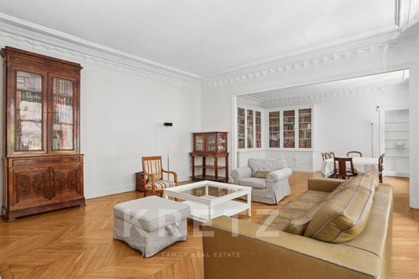 Une adresse iconique de la rive gauche : 170m2 de charme et de volumes