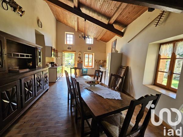 Maison traditionnelle 11 pièces de 380 m² à Préaux (07290)