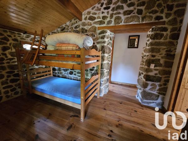 Maison traditionnelle 11 pièces de 380 m² à Préaux (07290)