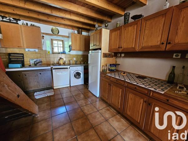 Maison traditionnelle 11 pièces de 380 m² à Préaux (07290)