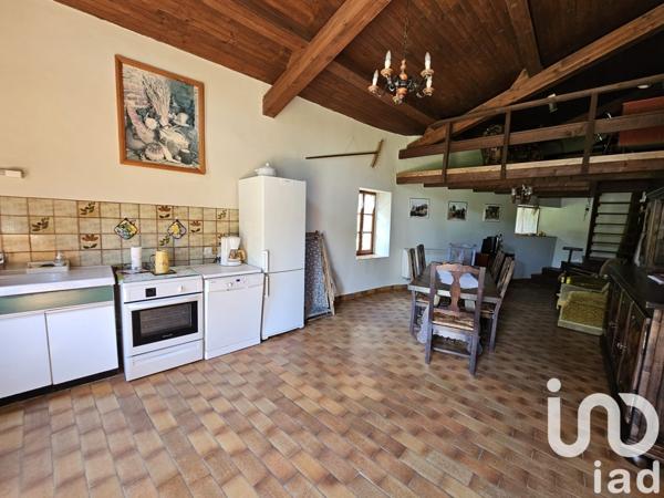 Maison traditionnelle 11 pièces de 380 m² à Préaux (07290)