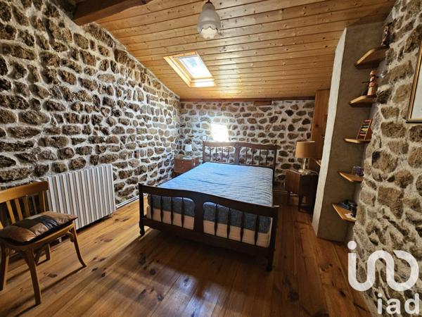 Maison traditionnelle 11 pièces de 380 m² à Préaux (07290)