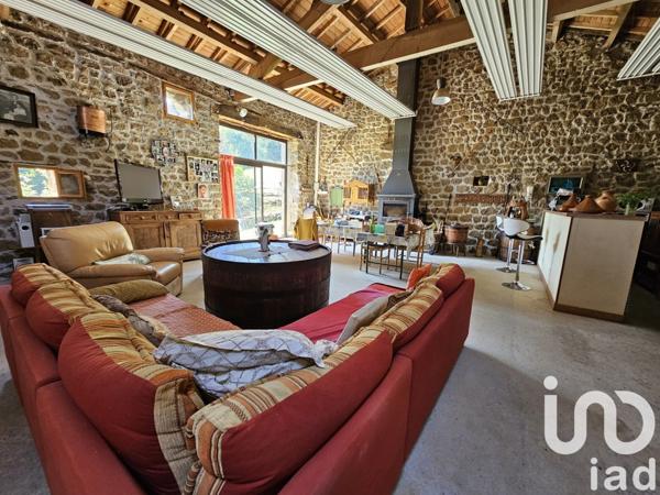 Maison traditionnelle 11 pièces de 380 m² à Préaux (07290)