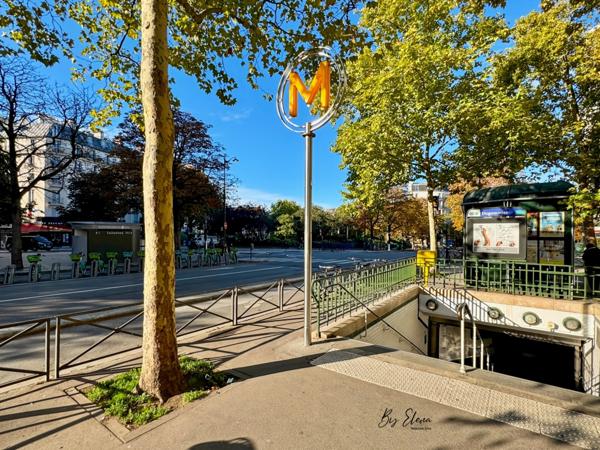 Raffiné 4 pièces Haussmannien rénové, perché au dernier étage avec ascenseur, sublimé par ses moulures, cheminées, parquet point de Hongrie et dressing, au cœur du 12ème