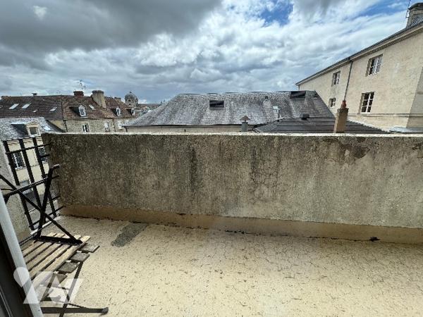 Très bel appartement situé en plein centre ville d'ALENCON (71,43m²)
Vendu libre d'occupation