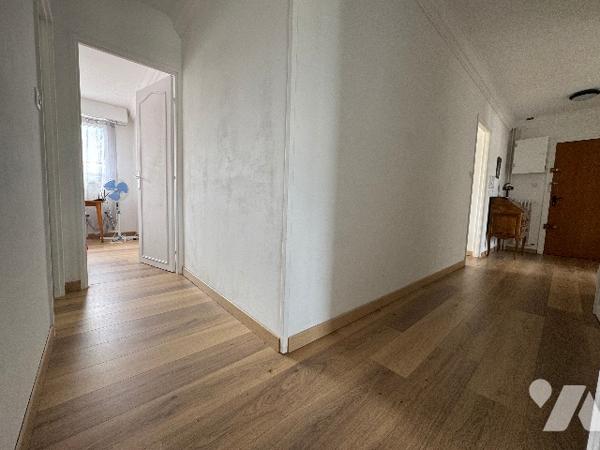 Très bel appartement situé en plein centre ville d'ALENCON (71,43m²)
Vendu libre d'occupation