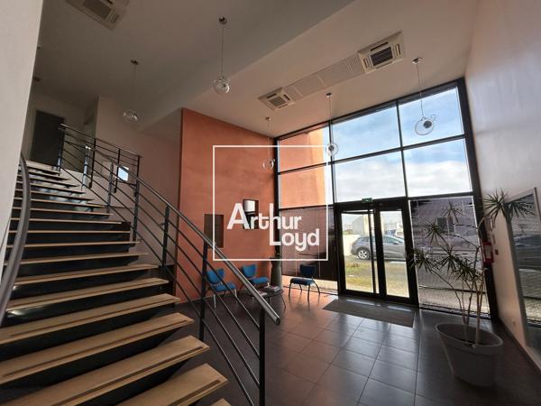 Immeuble de bureaux à vendre à Plaisance-du-Touch avec terrasse et parking