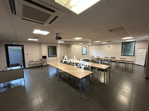 Immeuble de bureaux à vendre à Plaisance-du-Touch avec terrasse et parking