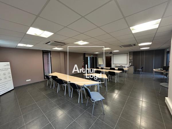 Immeuble de bureaux à vendre à Plaisance-du-Touch avec terrasse et parking