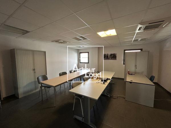 Immeuble de bureaux à vendre à Plaisance-du-Touch avec terrasse et parking