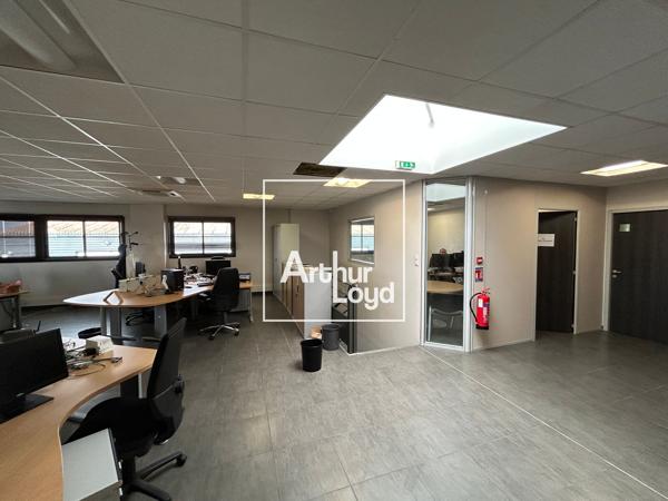 Immeuble de bureaux à vendre à Plaisance-du-Touch avec terrasse et parking