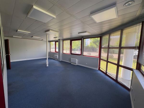 Bureau de plain-pied indépendant et accessible PMR - A louer 550 m2 à la Chapelle Saint Mesmin (ZAC des Portes de Micy)