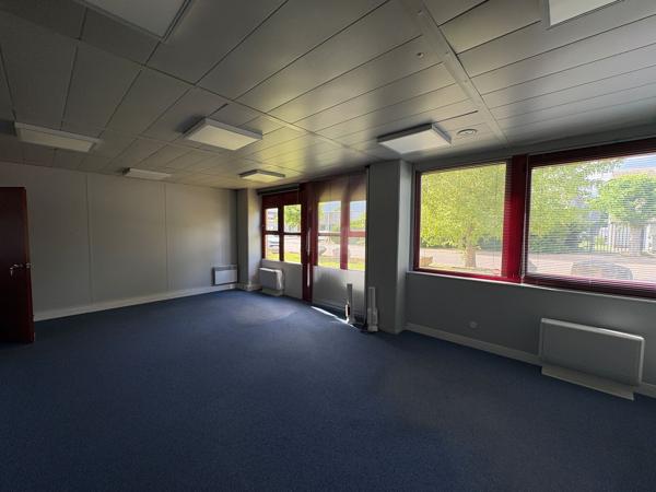 Bureau de plain-pied indépendant et accessible PMR - A louer 550 m2 à la Chapelle Saint Mesmin (ZAC des Portes de Micy)