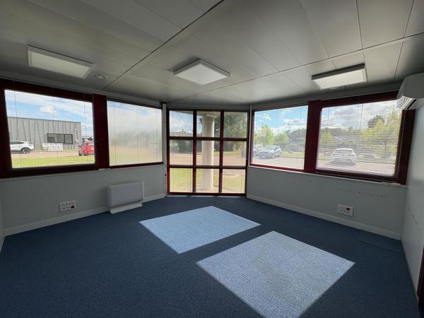 Bureau de plain-pied indépendant et accessible PMR - A louer 550 m2 à la Chapelle Saint Mesmin (ZAC des Portes de Micy)