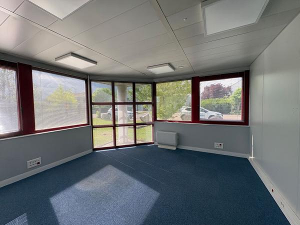 Bureau de plain-pied indépendant et accessible PMR - A louer 550 m2 à la Chapelle Saint Mesmin (ZAC des Portes de Micy)