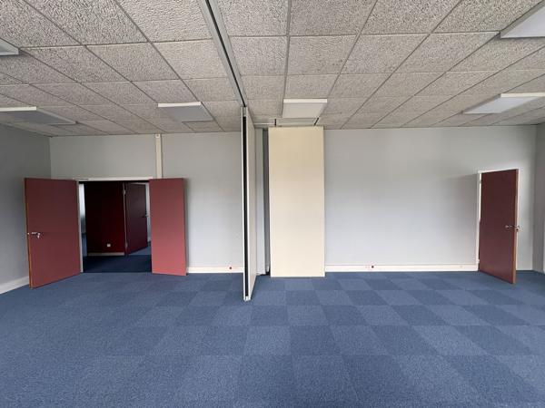 Bureau de plain-pied indépendant et accessible PMR - A louer 550 m2 à la Chapelle Saint Mesmin (ZAC des Portes de Micy)
