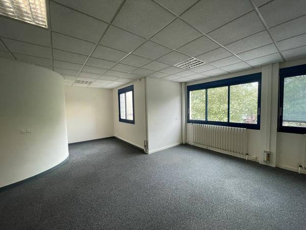 POITIERS SECTEUR PARC DES EXPOSITIONS BUREAUX 83.54m2