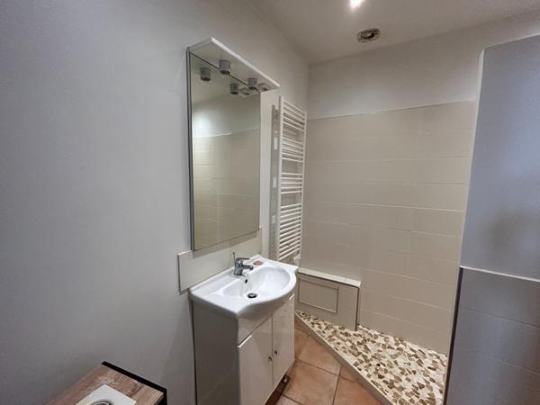 A LOUER - AIX EN PROVENCE - BEL APPARTEMENT DE TYPE 2 MEUBLE